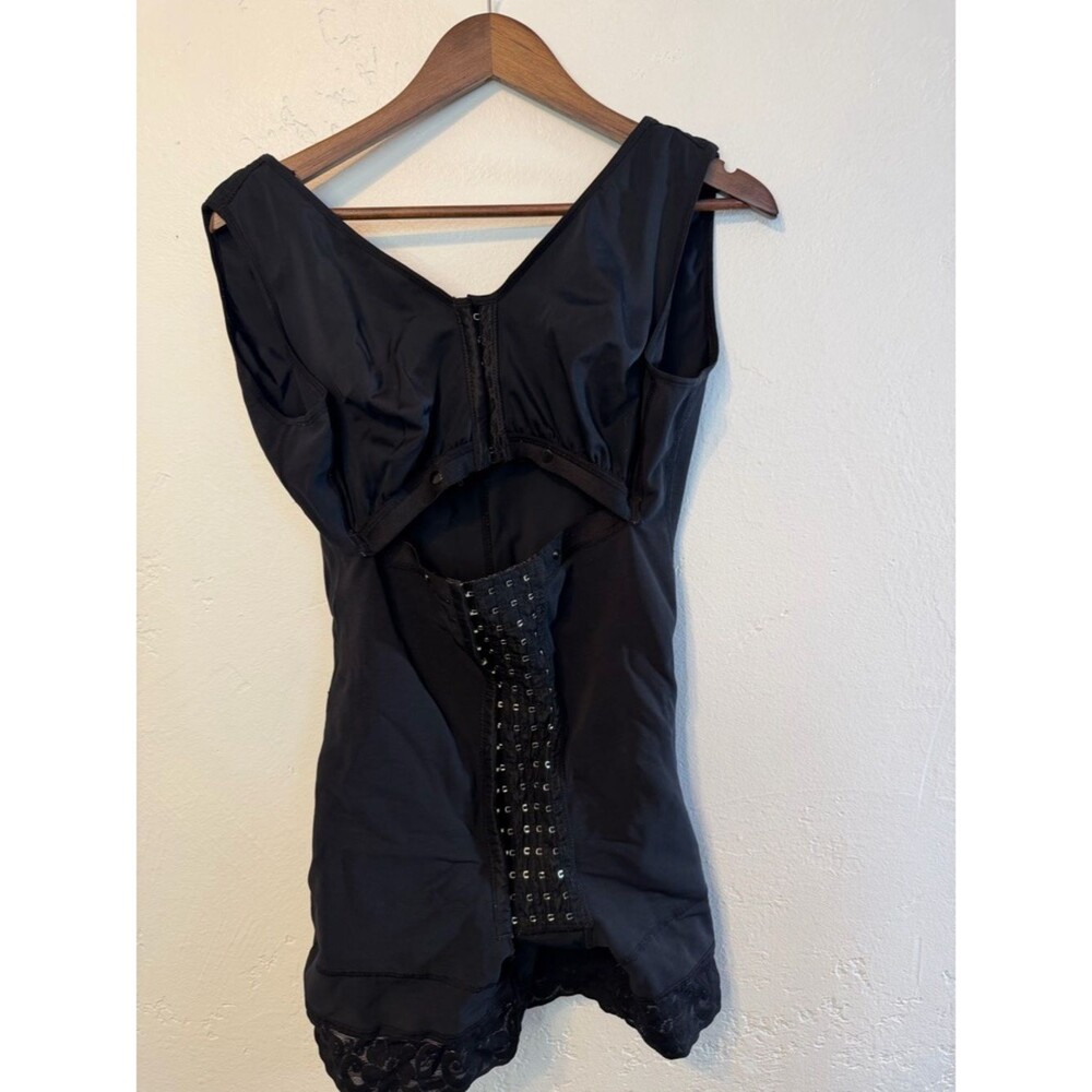 Source Unknown Black Shapewear Bodysuit with Hook-and-Eye Front